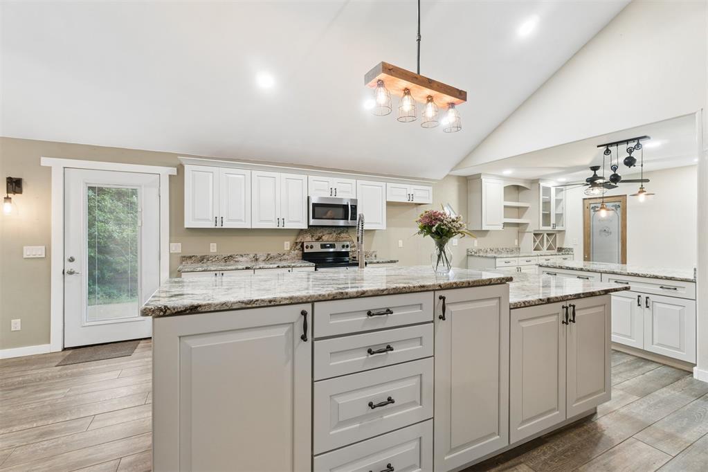 1025 E Triplett Road Property Photo 11