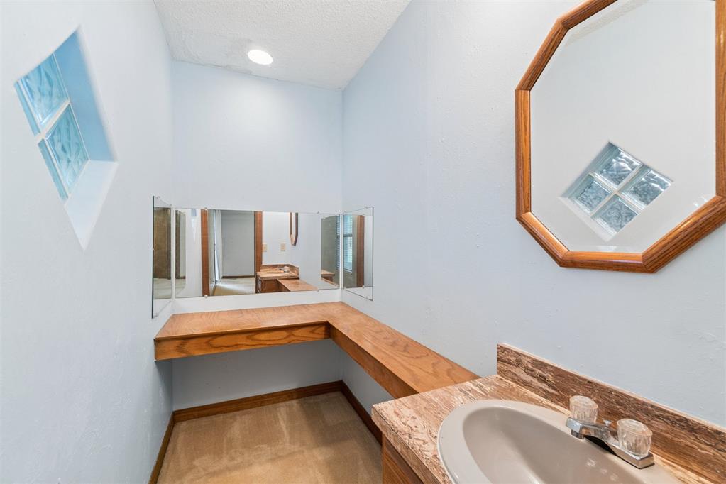 1025 E Triplett Road Property Photo 31
