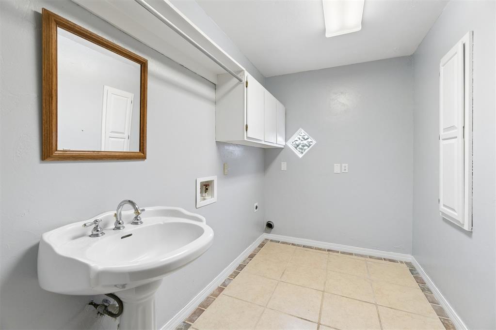 1025 E Triplett Road Property Photo 37