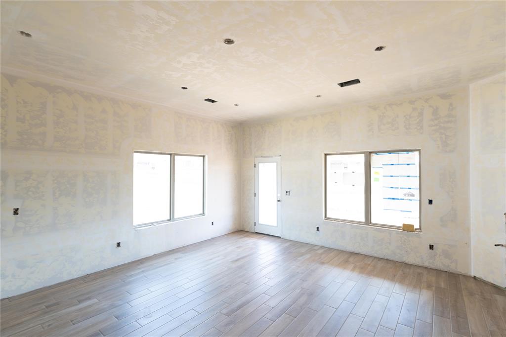 8316 Hazelwood Way Property Photo 4