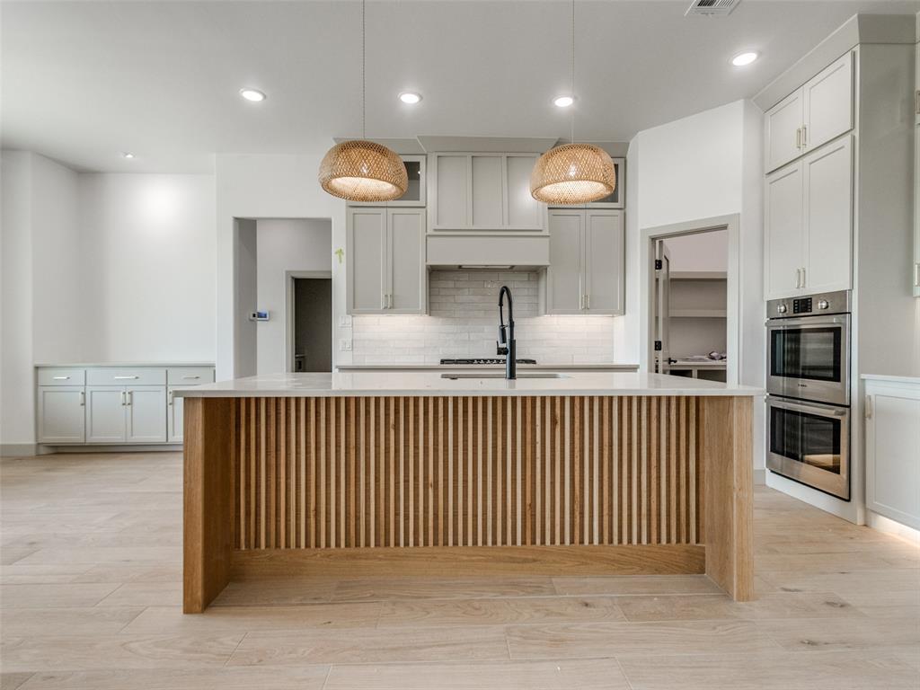 1113 Jaden Boulevard Property Photo 3