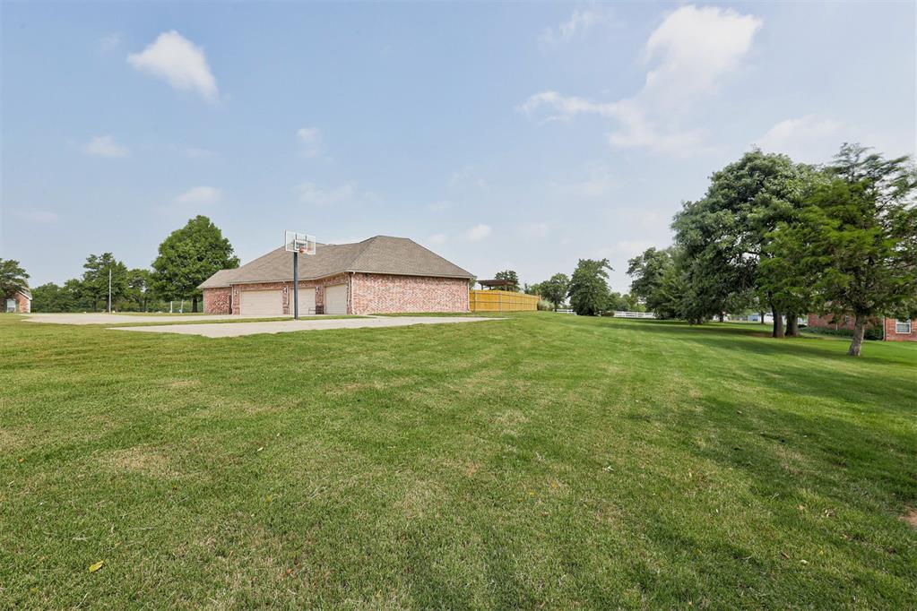 68 Stonegate Drive Property Photo 8
