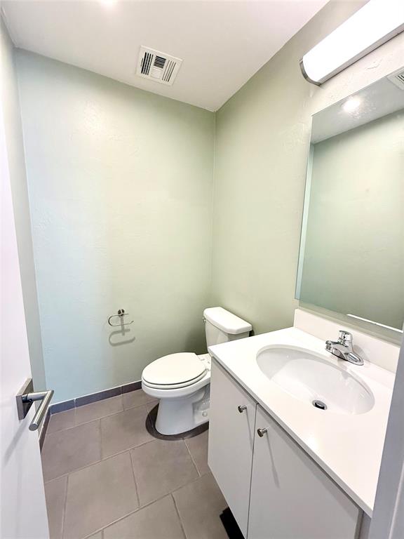 627 Couch Drive S 13 Property Photo 8