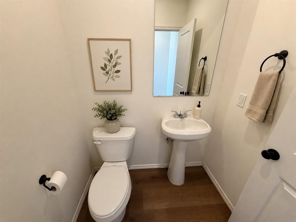 301 Aaran Way Property Photo 4