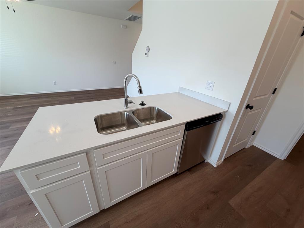 301 Aaran Way Property Photo 29