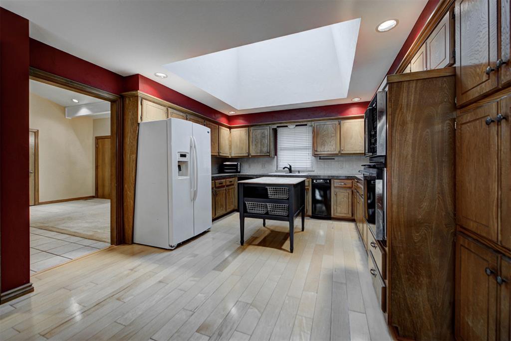 12913 Burlingame Avenue Property Photo 16
