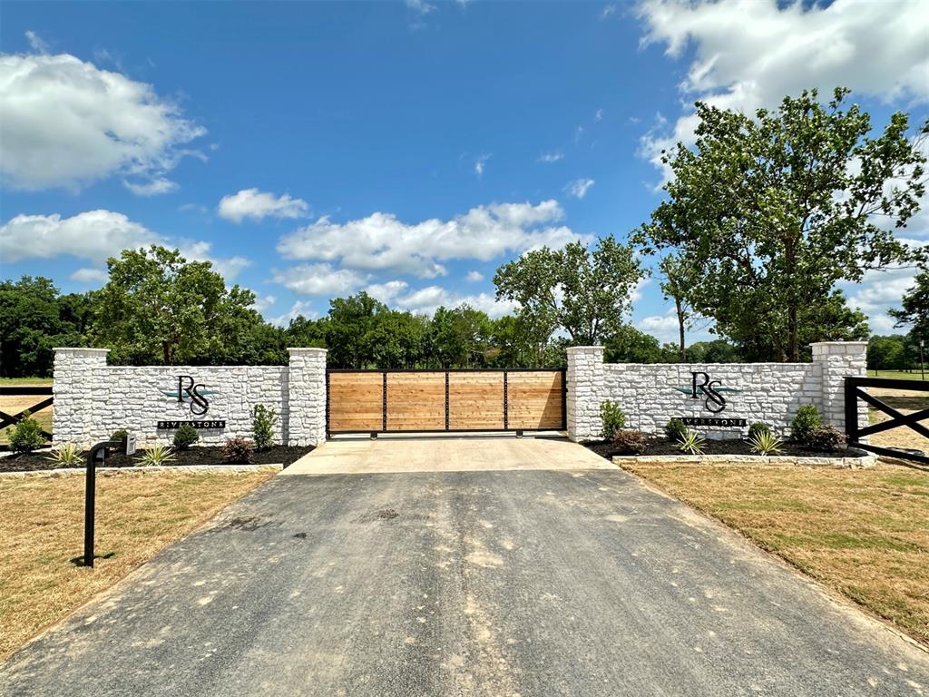 29 Riverstone Drive Property Photo 3
