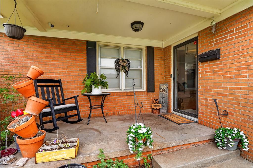 1014 W E Avenue Property Photo 6
