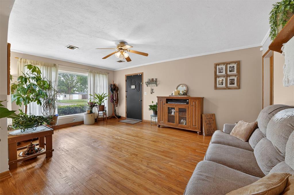1014 W E Avenue Property Photo 7