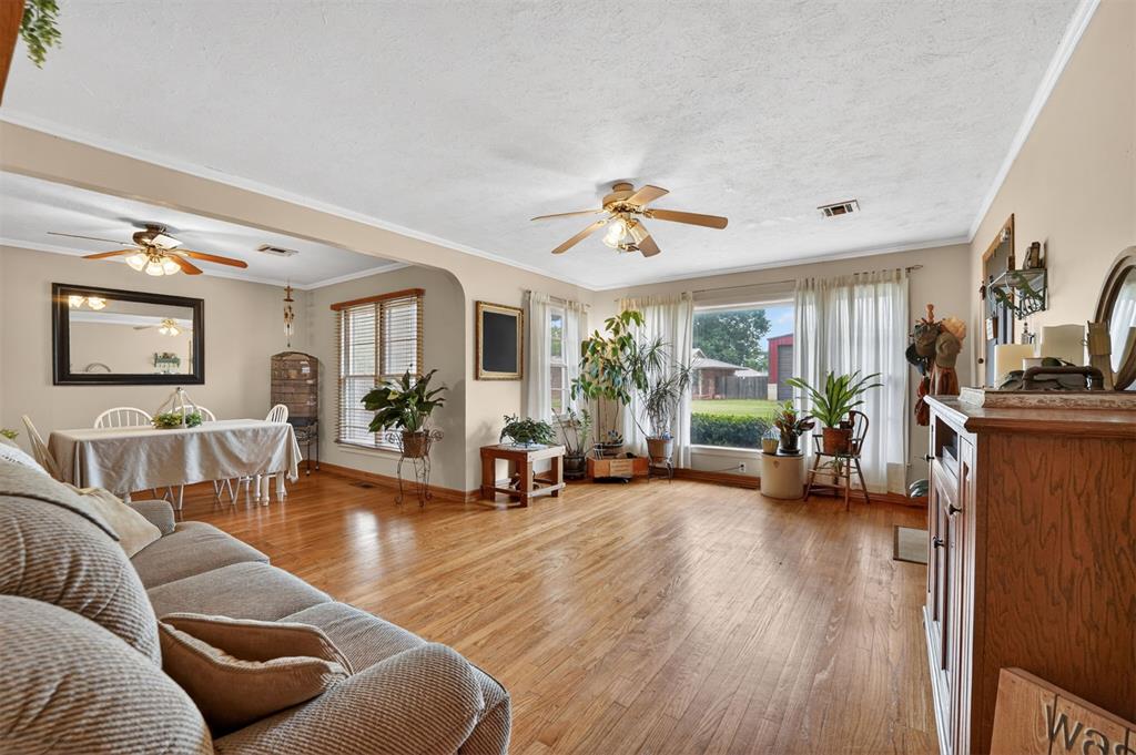 1014 W E Avenue Property Photo 8