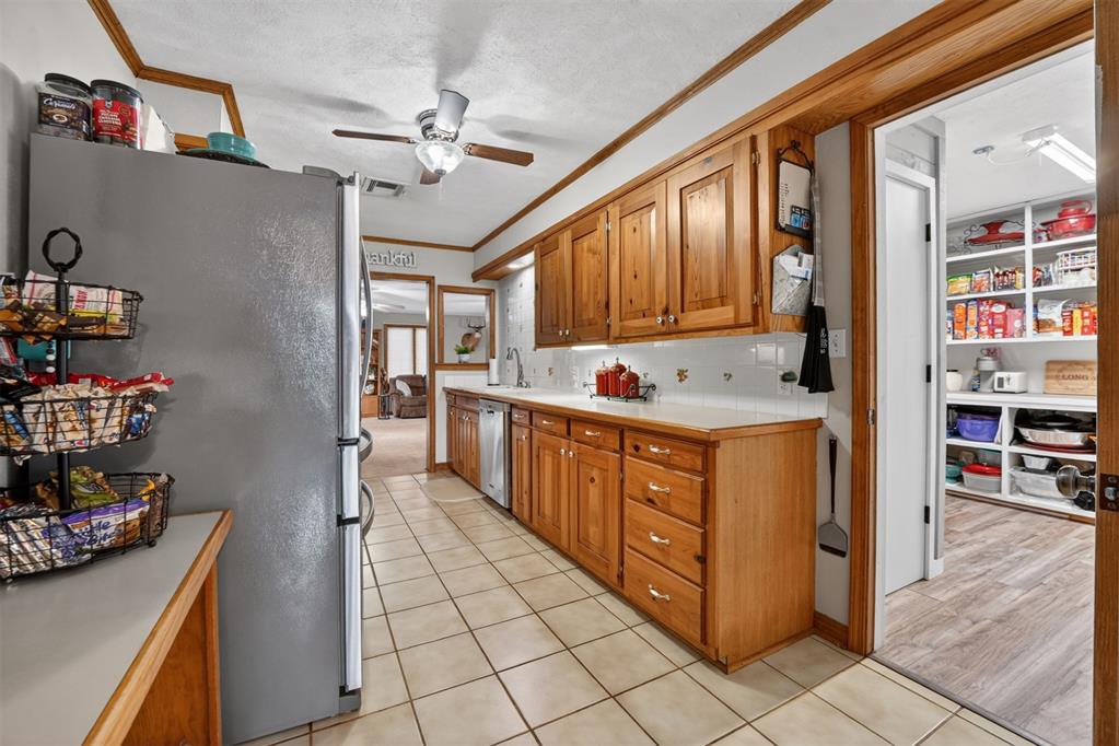 1014 W E Avenue Property Photo 12