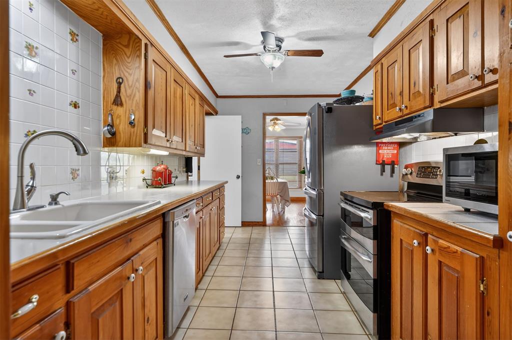 1014 W E Avenue Property Photo 15