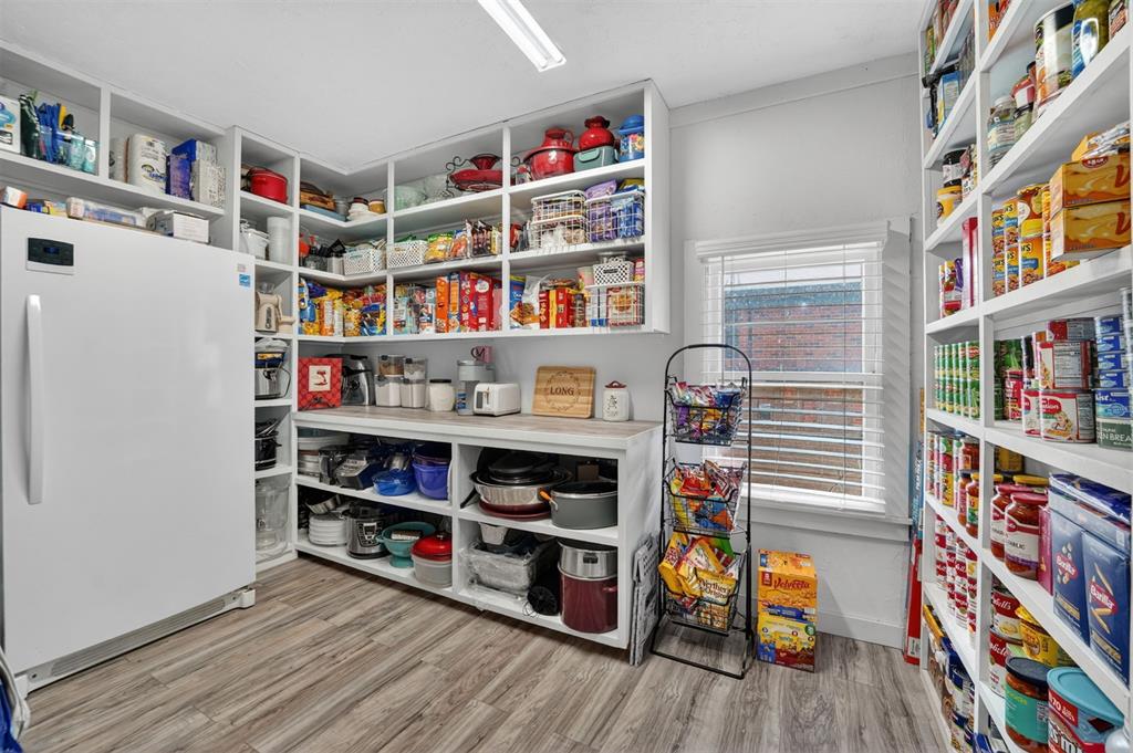 1014 W E Avenue Property Photo 17