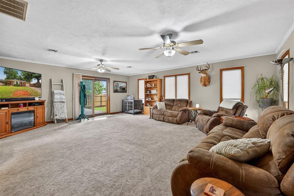 1014 W E Avenue Property Photo 20