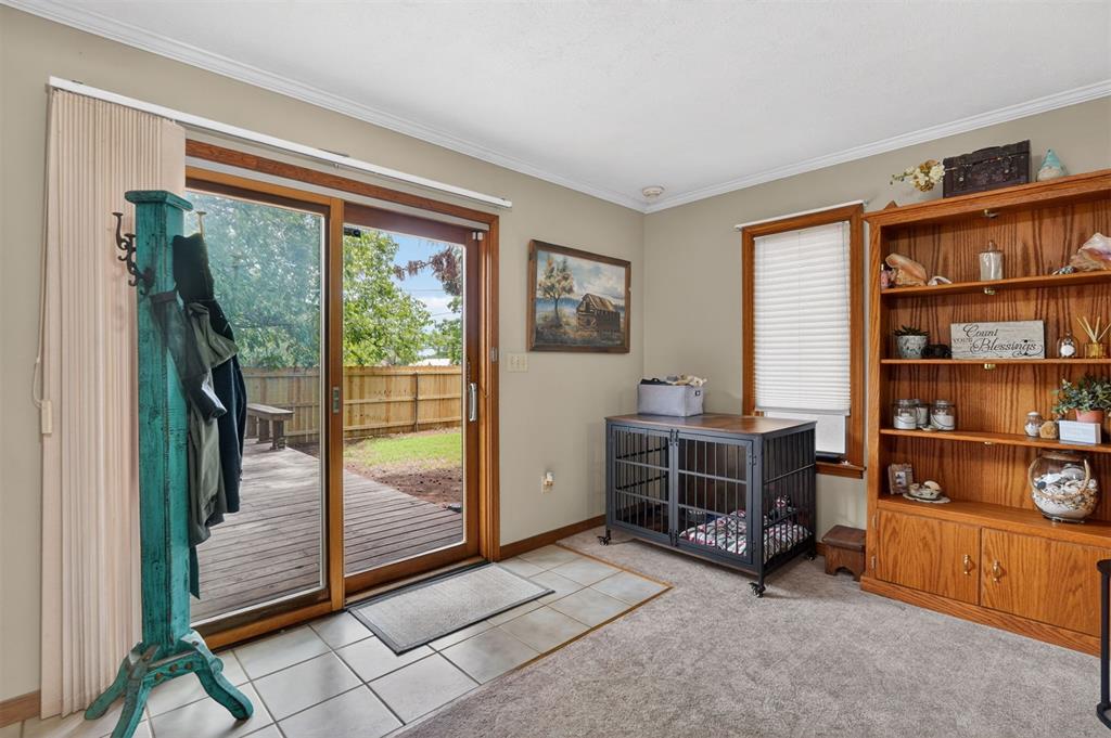 1014 W E Avenue Property Photo 21