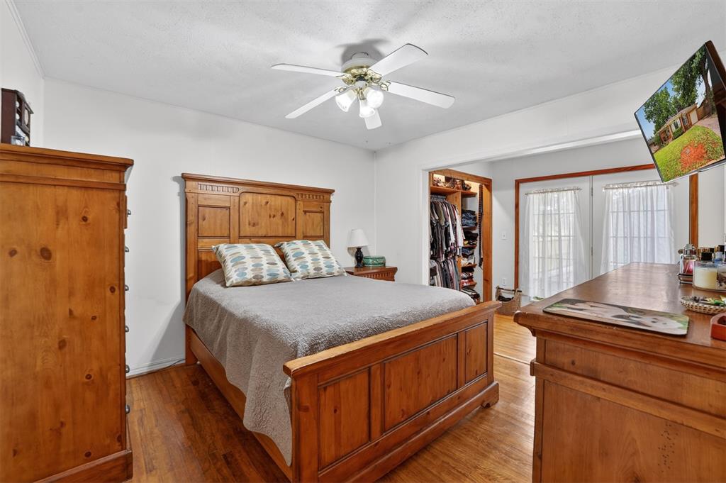 1014 W E Avenue Property Photo 22