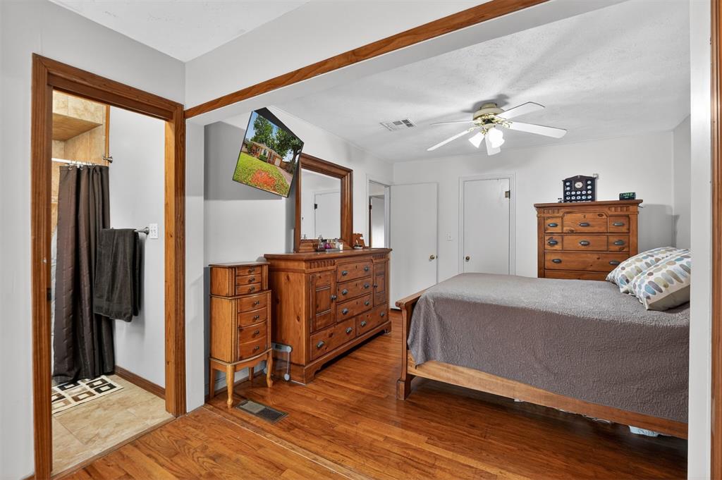 1014 W E Avenue Property Photo 23