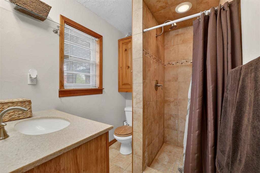 1014 W E Avenue Property Photo 25