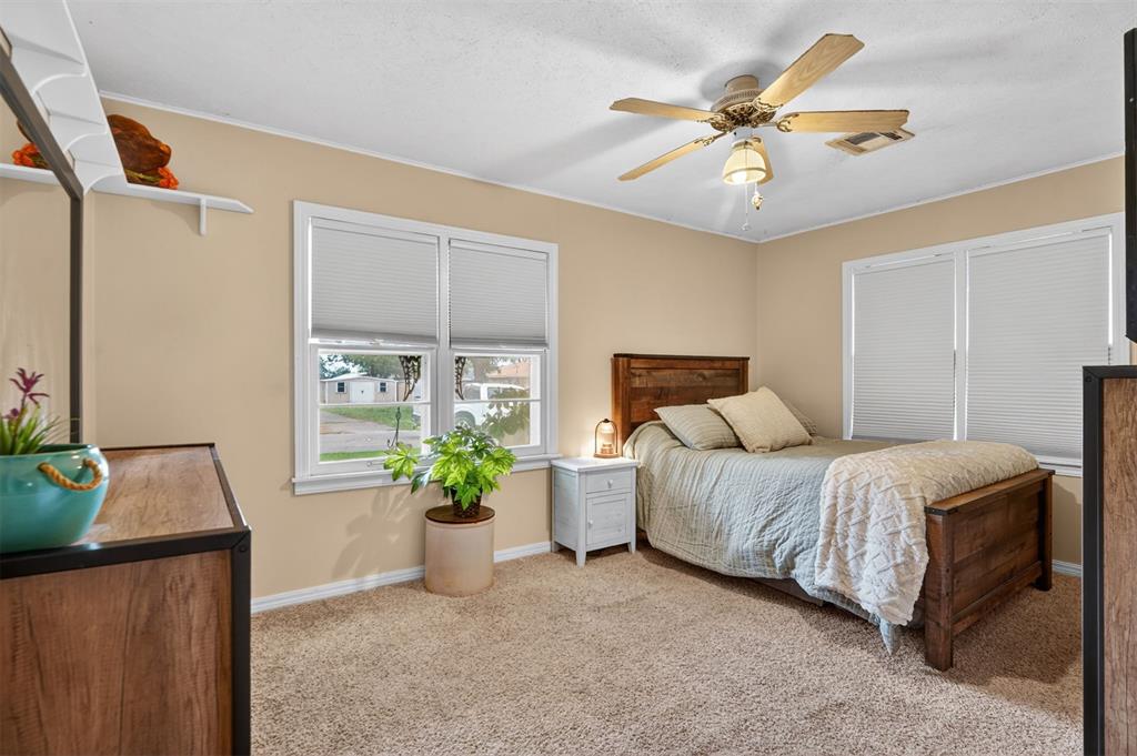 1014 W E Avenue Property Photo 27