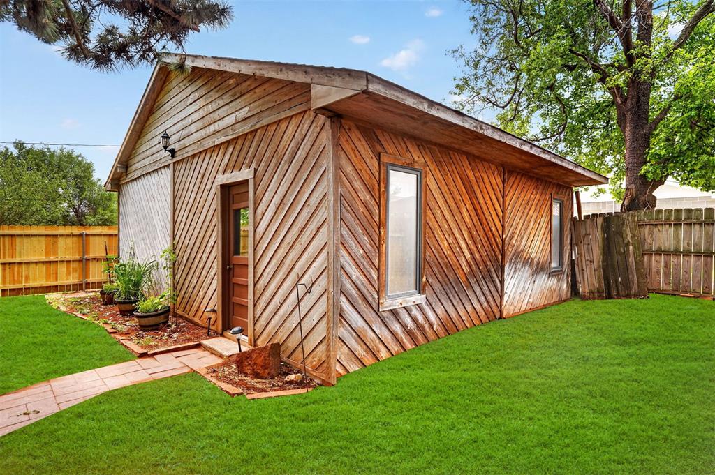 1014 W E Avenue Property Photo 41