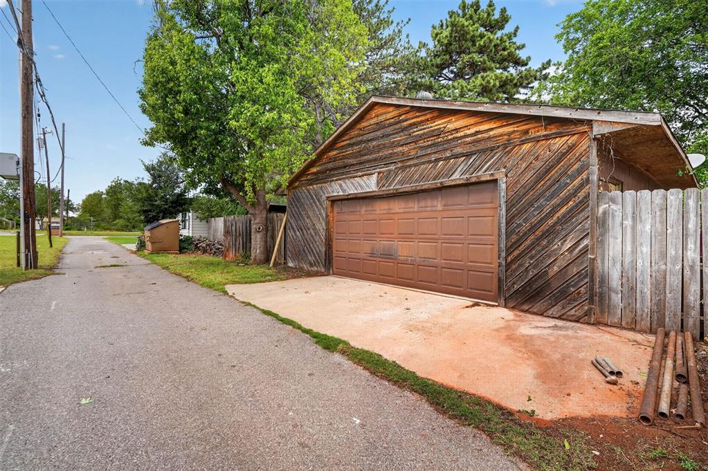 1014 W E Avenue Property Photo 43