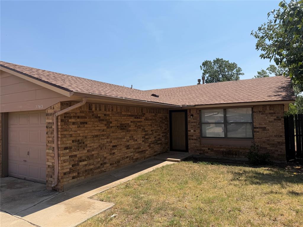 7702 Nw 113th Place Property Photo 3