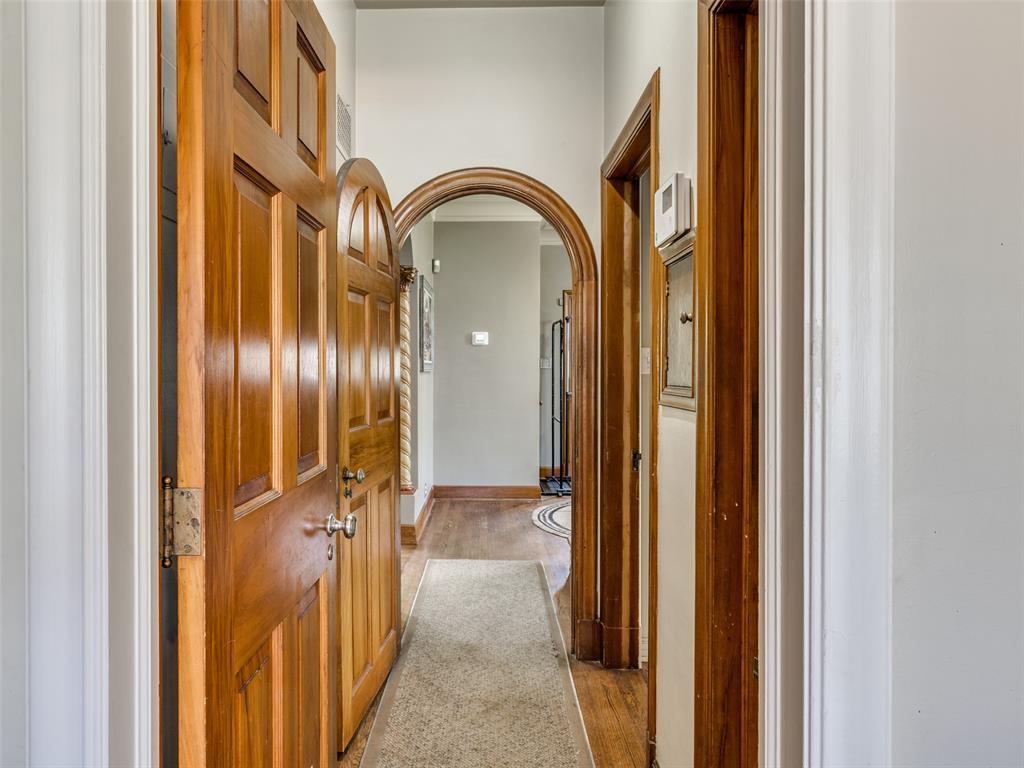 401 W 6th Avenue Property Photo 15