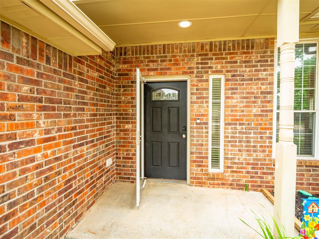 621 Sw 150th Street Property Photo 2