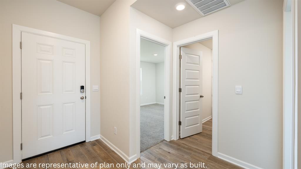1130 Auburn Circle Property Photo 3