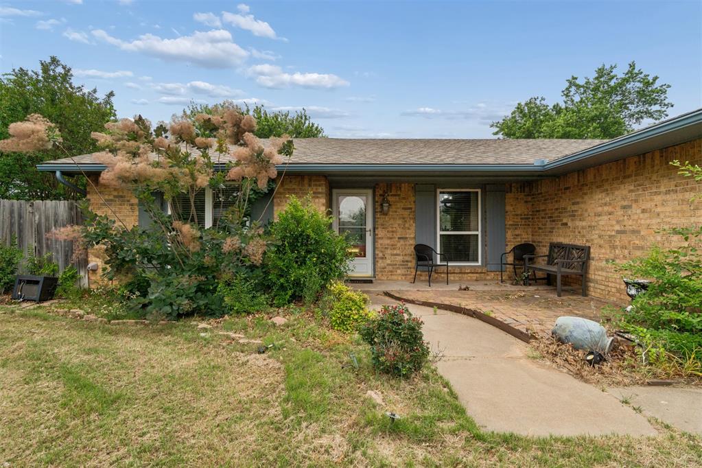 82 E Meadowlark Road Property Photo 3