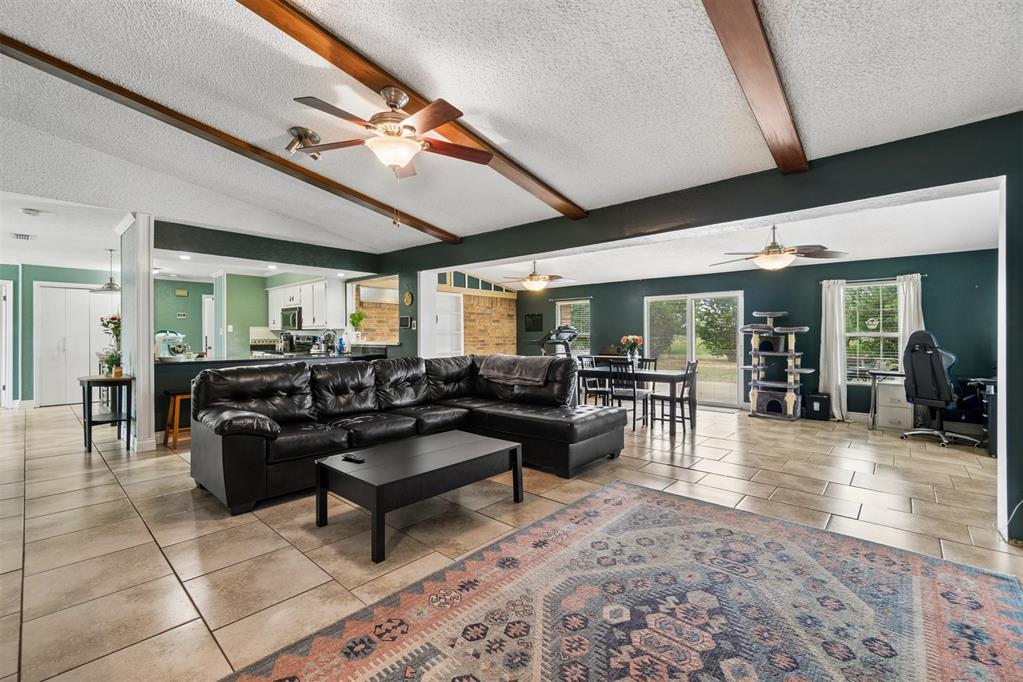 82 E Meadowlark Road Property Photo 8