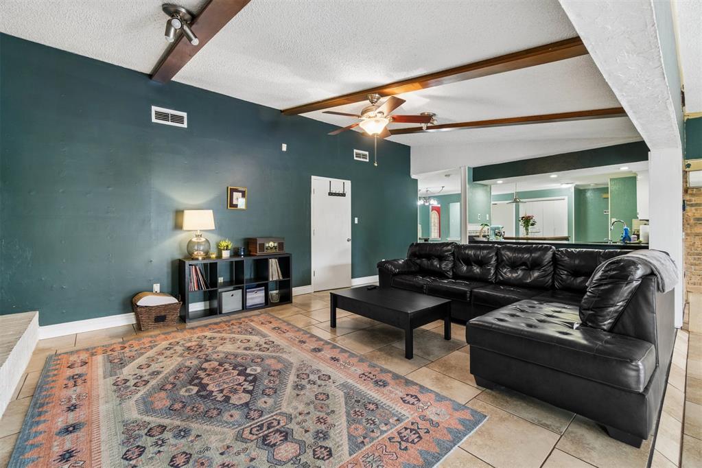 82 E Meadowlark Road Property Photo 9