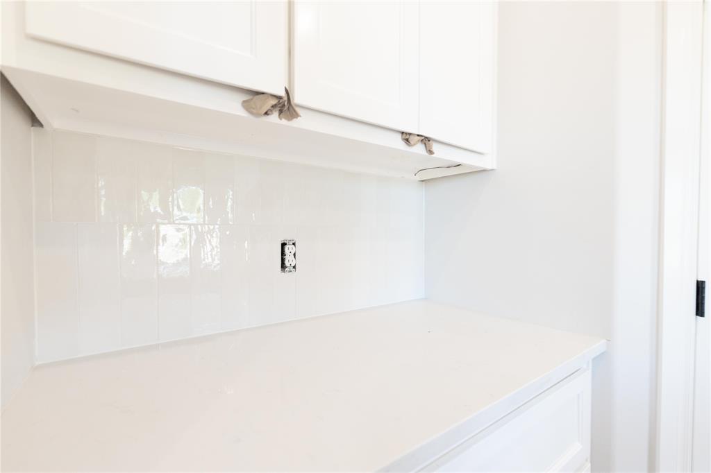 8732 Kate Crossing Property Photo 6