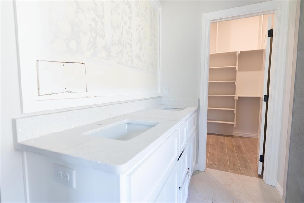 8732 Kate Crossing Property Photo 8