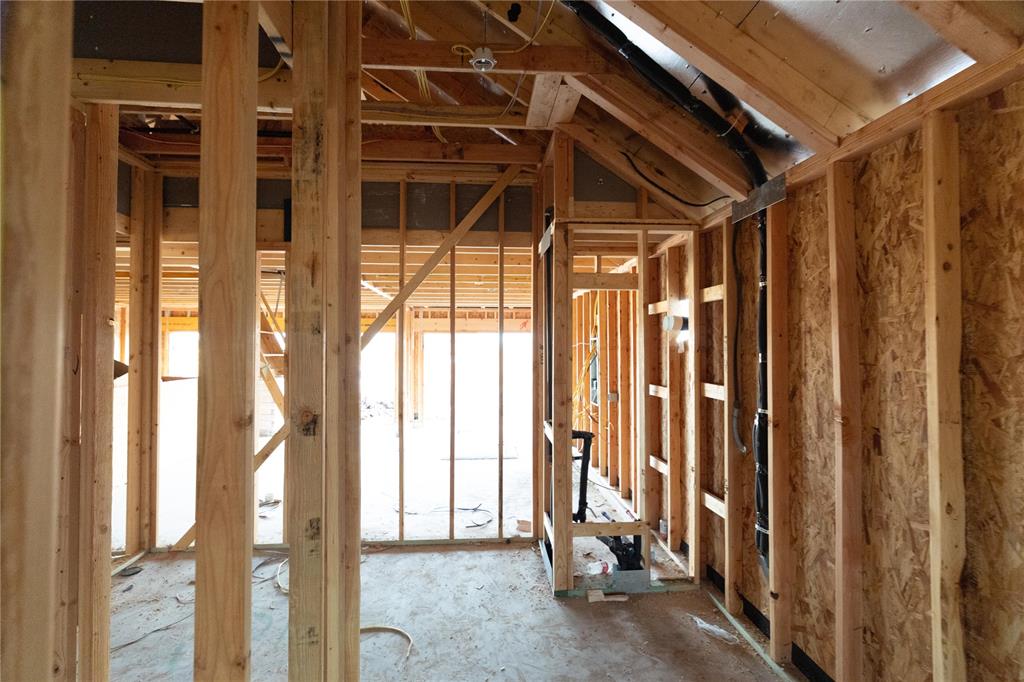 2121 Nw 171st Street Property Photo 8