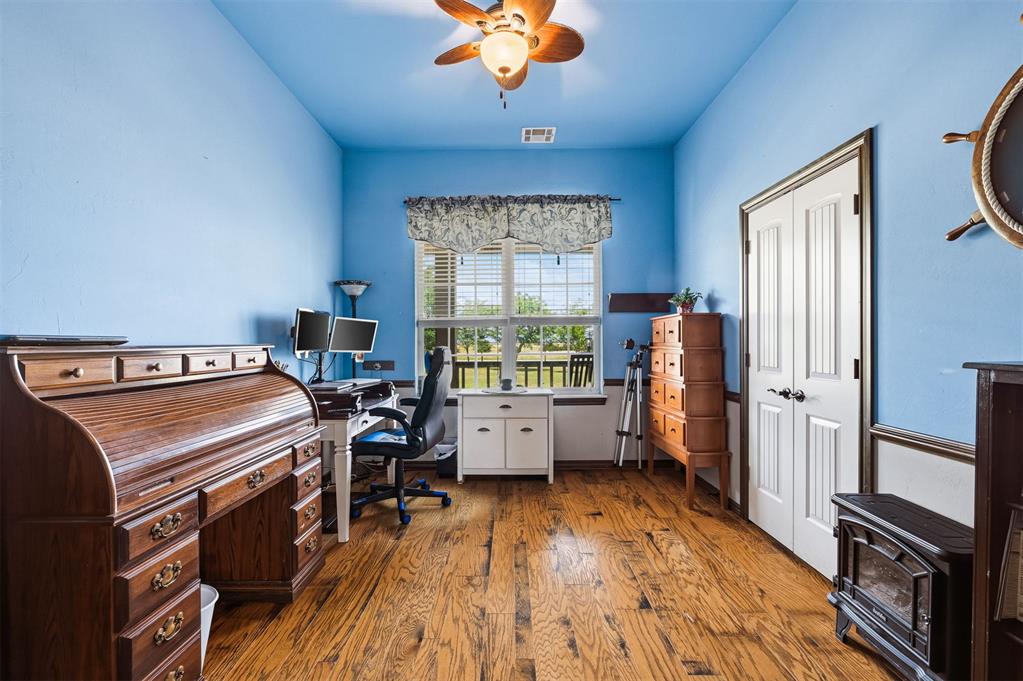 915 Rother Road Property Photo 14
