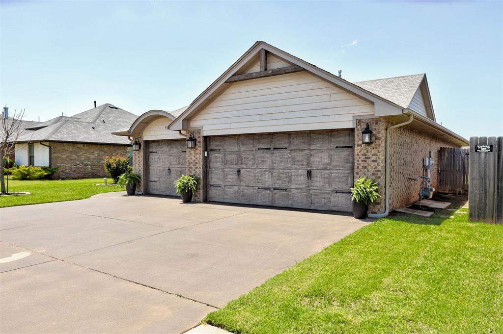 16709 Monroe Drive Property Photo 5