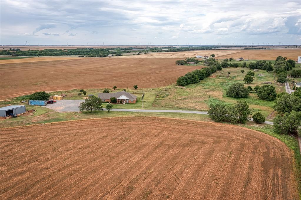 469 Western Property Photo 3