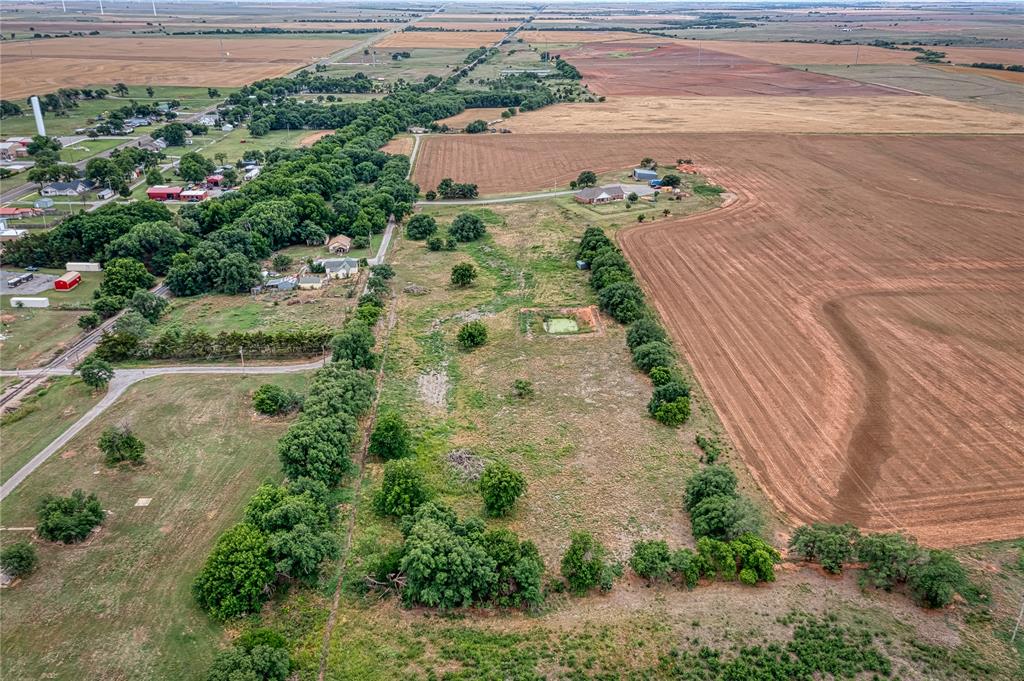 469 Western Property Photo 4