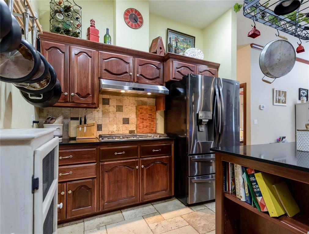 469 Western Property Photo 10