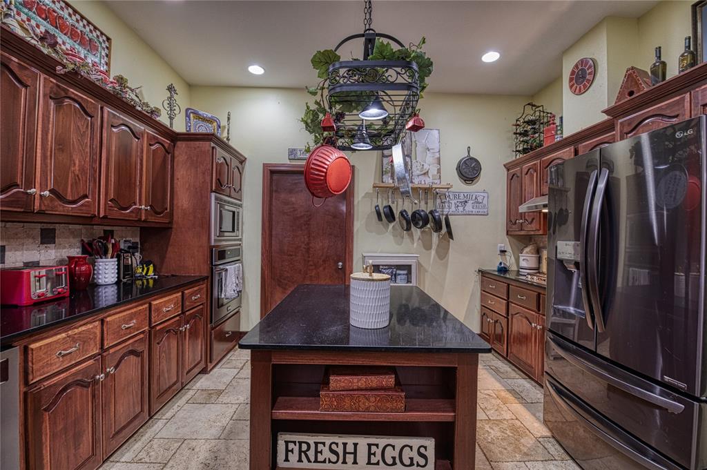 469 Western Property Photo 12