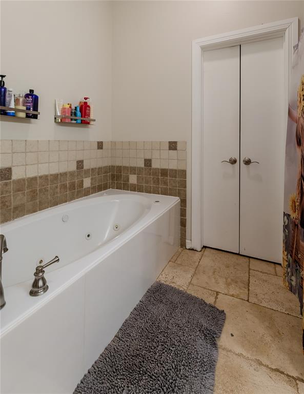 469 Western Property Photo 17