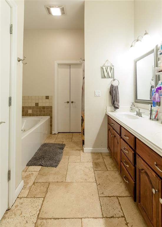 469 Western Property Photo 18