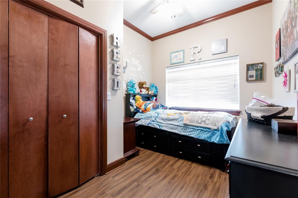 469 Western Property Photo 22