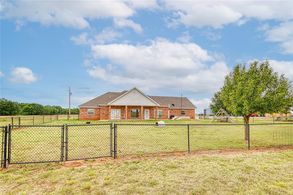 469 Western Property Photo 30