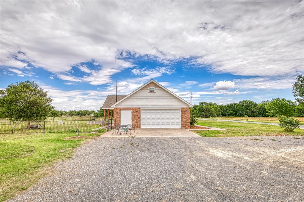 469 Western Property Photo 31
