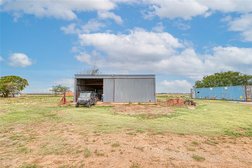 469 Western Property Photo 32