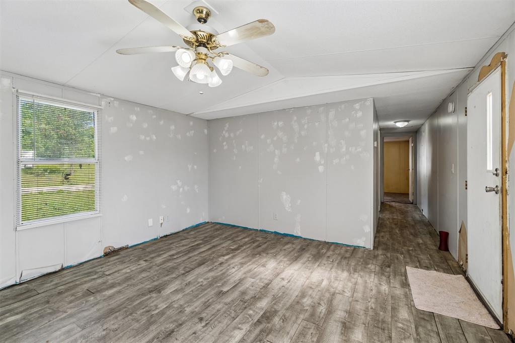 17201 Rolling Meadows Property Photo 6