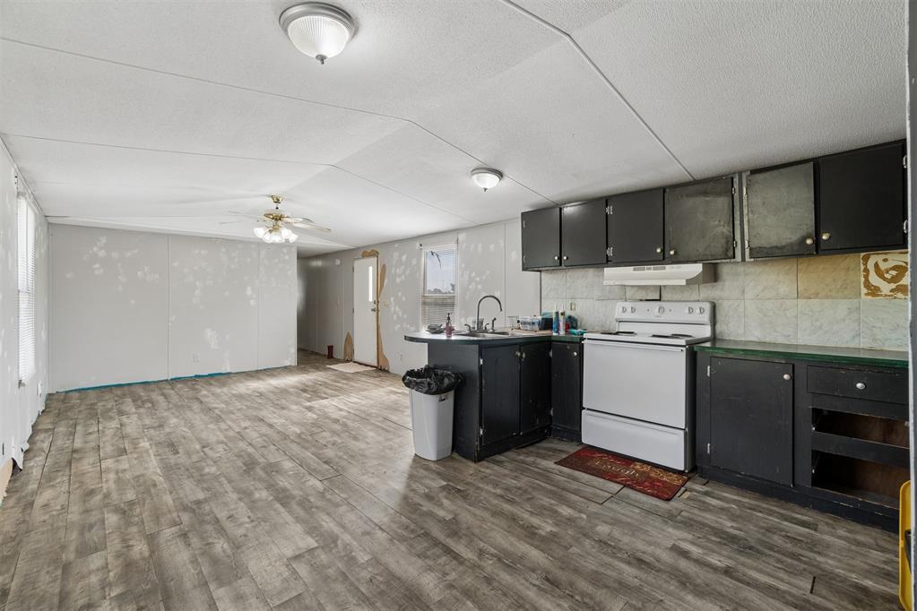 17201 Rolling Meadows Property Photo 8