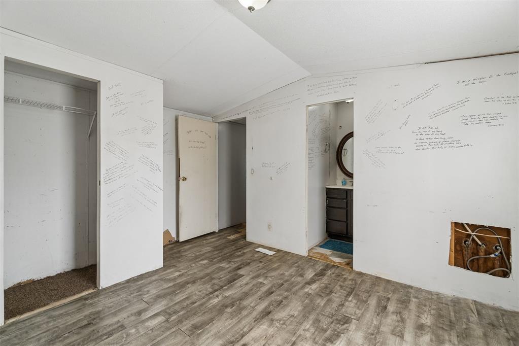17201 Rolling Meadows Property Photo 12